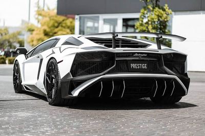 Lamborghini Aventador — view 2