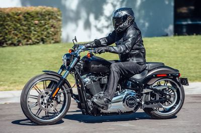 Harley Davidson Breakout — view 2