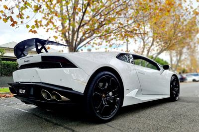 Lamborghini Huracan — view 3