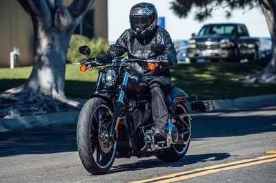 Harley Davidson Breakout — view 3