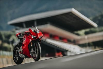 Ducati Panigale V4S — view 3