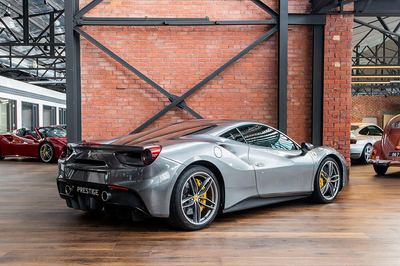 Ferrari 488 — view 3
