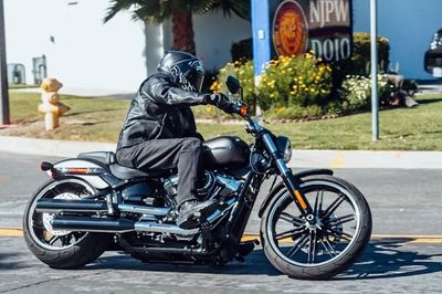 Harley Davidson Breakout — view 4