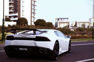 Lamborghini Huracan — view 5