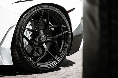 Lamborghini Aventador — view 5