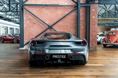 Ferrari 488 — view 5