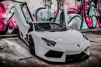 Lamborghini Aventador — view 5